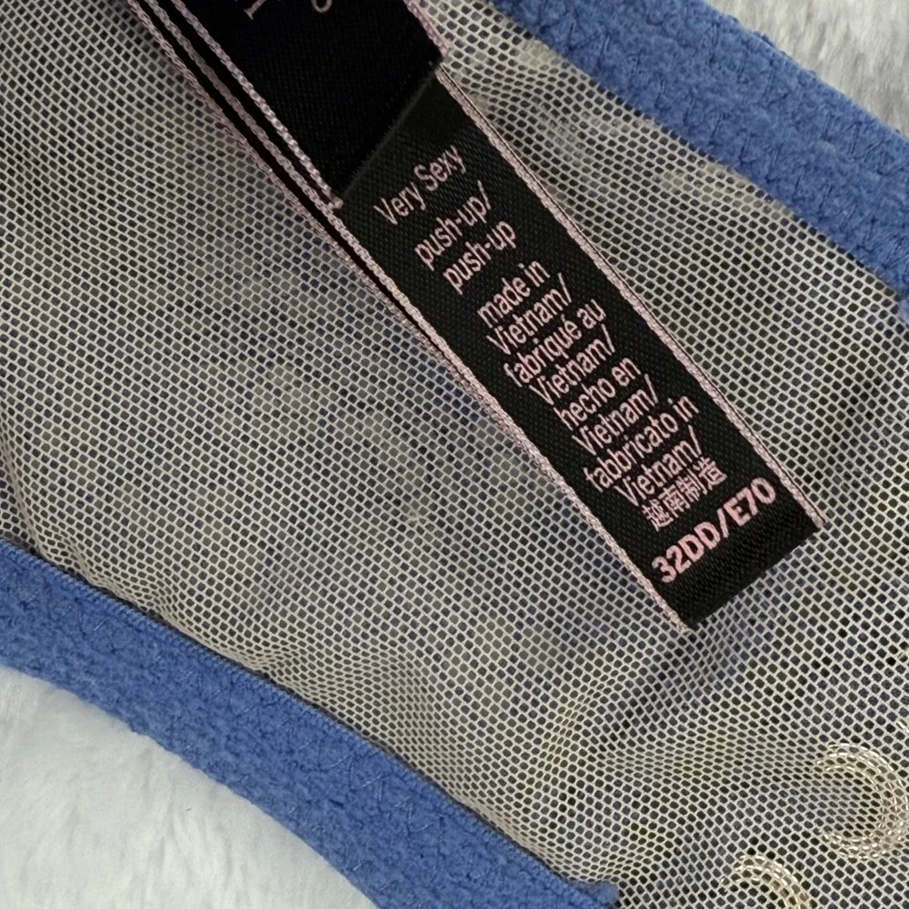 Victoria's Secret Very Sexy Push Up Bra 32DD/E70‎ Blue Lace Criss Cross Back